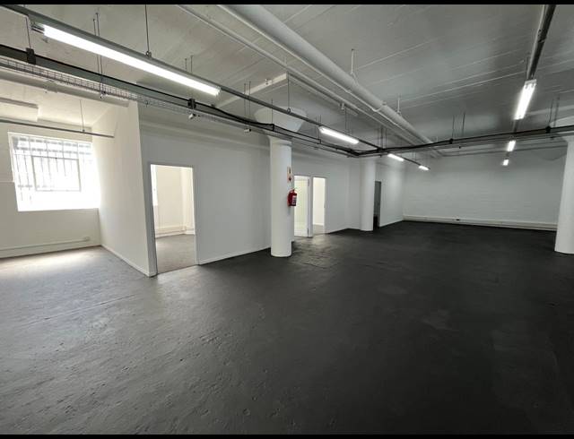 530M² WAREHOUSE TO LET IN PAARDEN EILAND